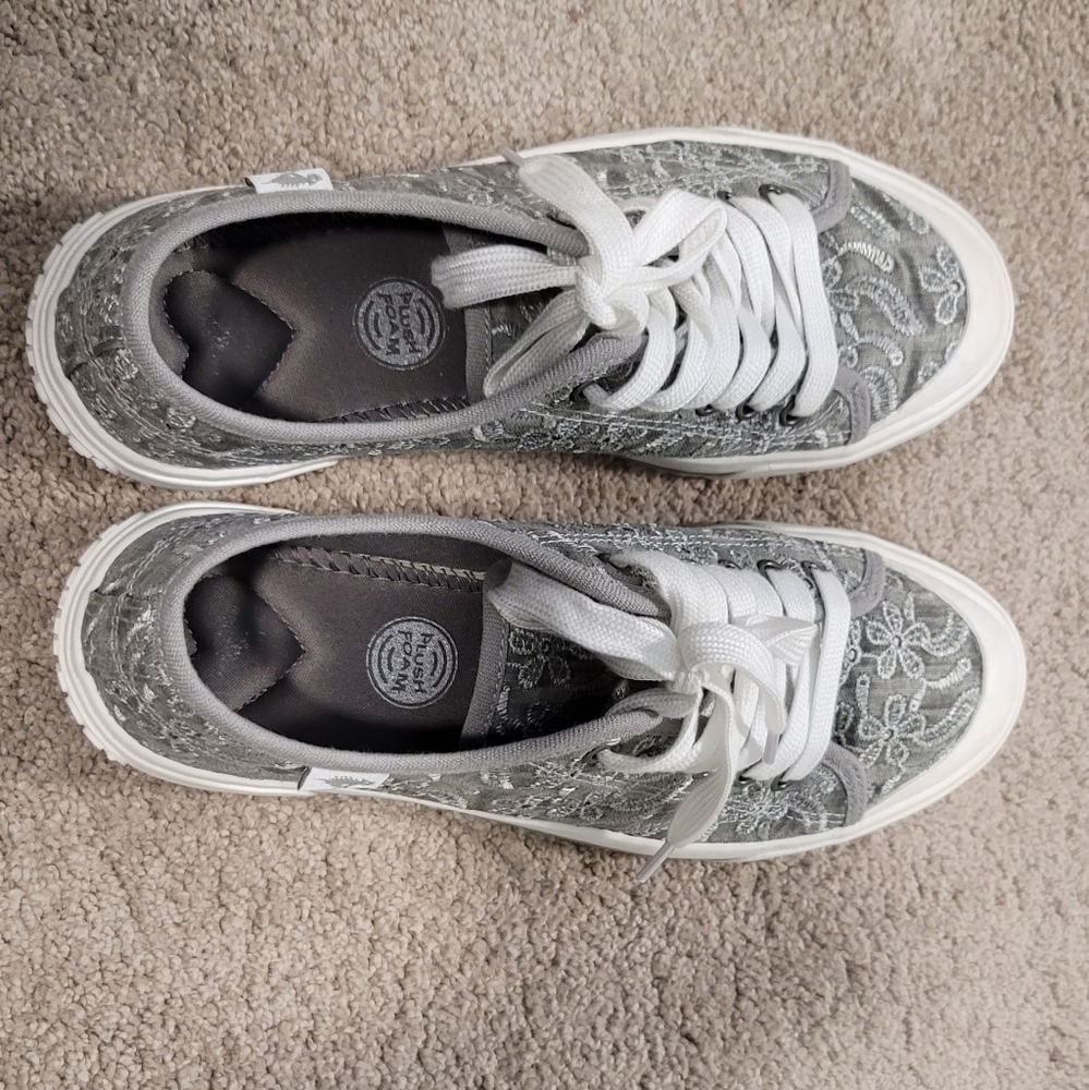 Rocket Dog 8.5 gray lace sneakers